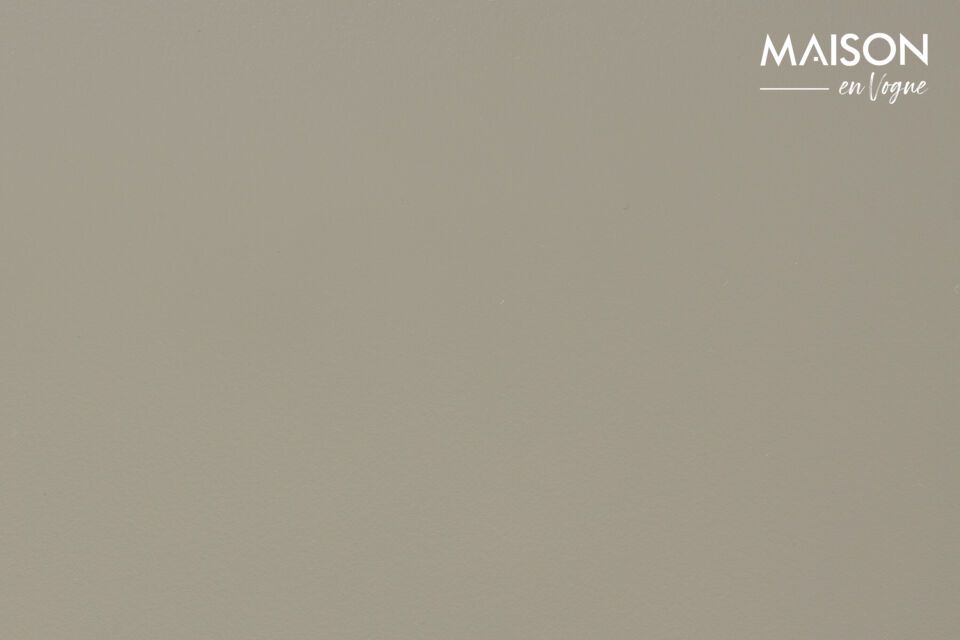 Eleganza color taupe per un giardino senza tempo.