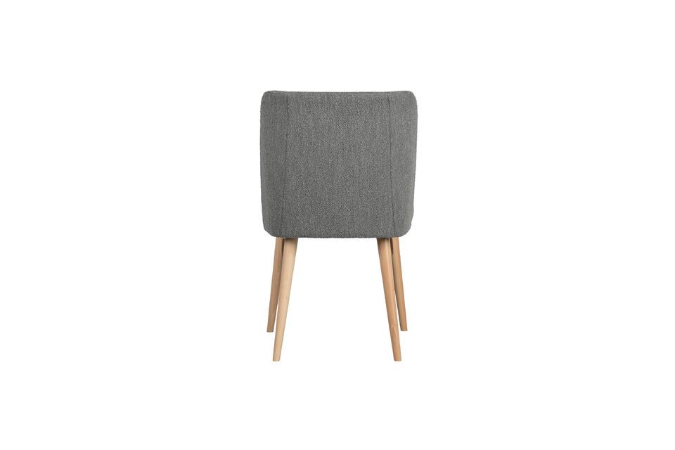 Questa sedia del designer olandese Woood combina comfort ed eleganza