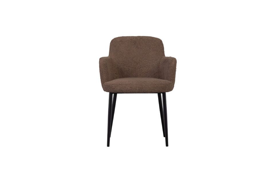 Una sedia solida e confortevole per un look distinto