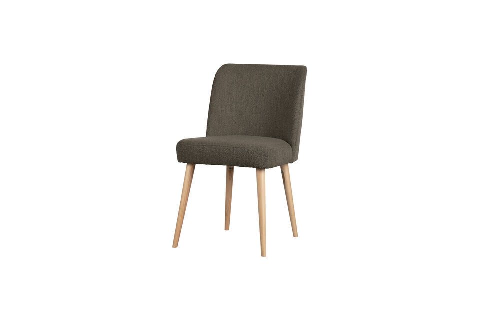 La sedia in pelle di pecora Force è una sedia da pranzo dallo stile moderno e molto confortevole