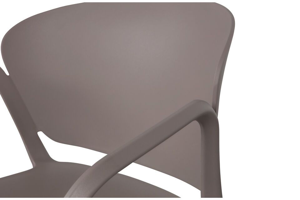Questa sedia da pranzo in materiale sintetico è facile da pulire con un panno pulito e leggermente