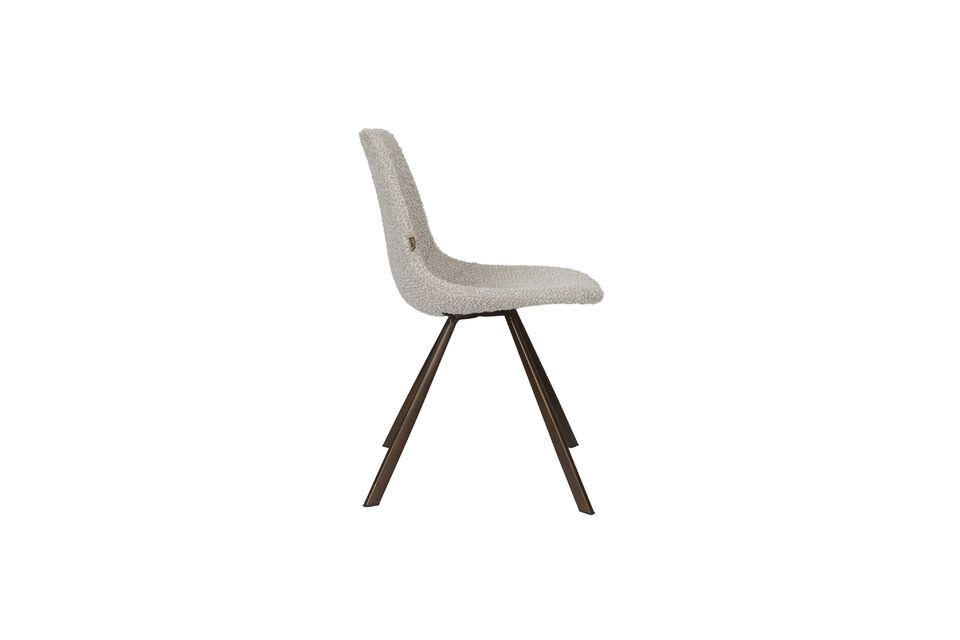 Prende vita in modo minimalista, arricchendo il vostro spazio con la sua eleganza discreta