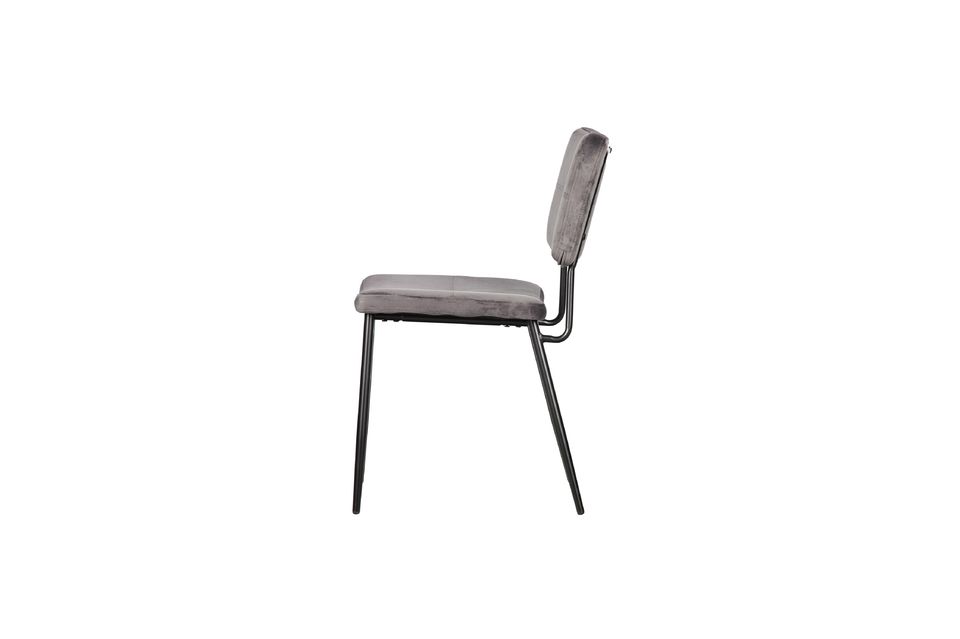 È una sedia pratica e moderna con rivestimento in tessuto di velluto massiccio (100% poliestere)