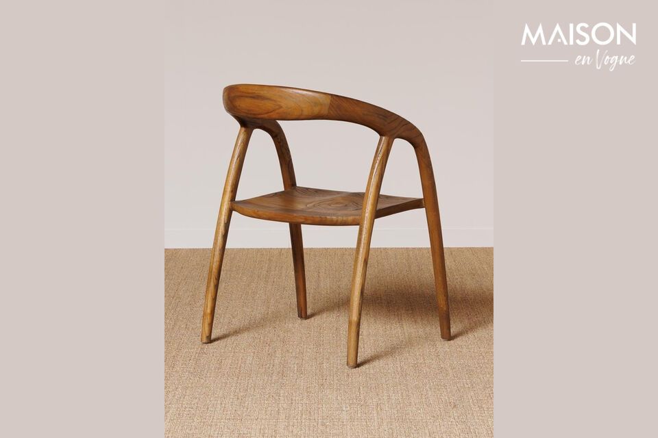 Scoprite l\'eleganza senza tempo e il comfort duraturo della nostra sedia in legno scuro Lennor