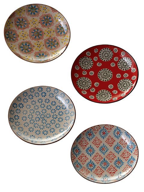 Un set di 4 piatti in ceramica, ognuno diverso per portare un po\' di fantasia sulla vostra tavola