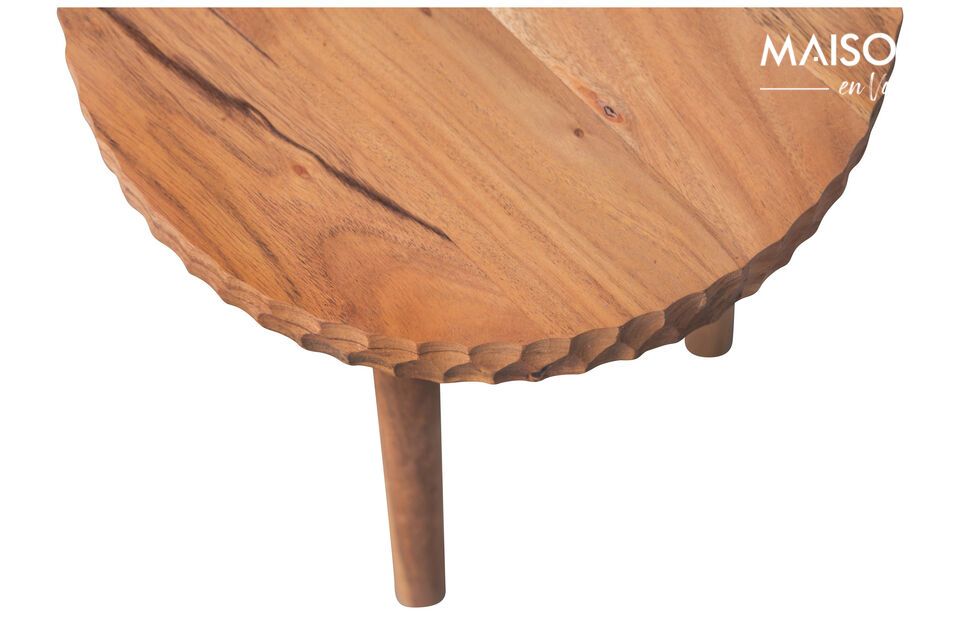 Il suo legno di acacia lo rende un oggetto decorativo che si distingue per la sua robustezza e