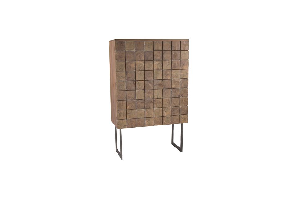 Combinando audacemente l\'autenticità del legno e la modernità del metallo