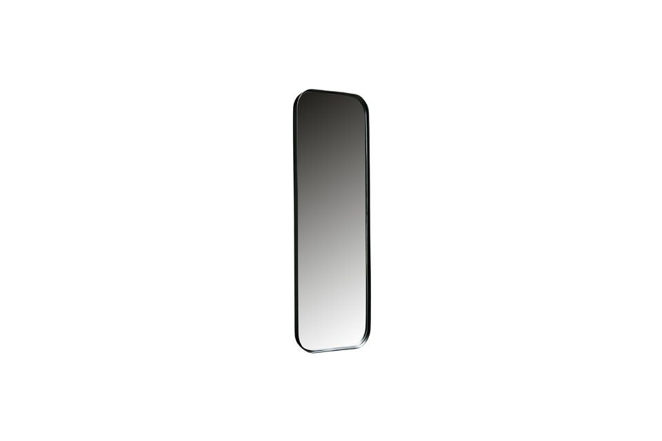 Lo specchio rettangolare Doutzen in metallo nero è uno specchio con cornice in metallo e