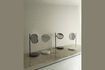 Miniatura Specchio su supporto in marmo bianco Installazione 2