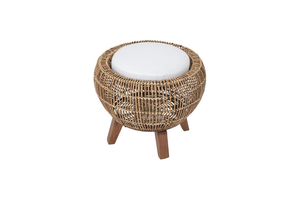 Lo sgabello in rattan Sue di Bloomingville non smette mai di stupire per il suo look chic