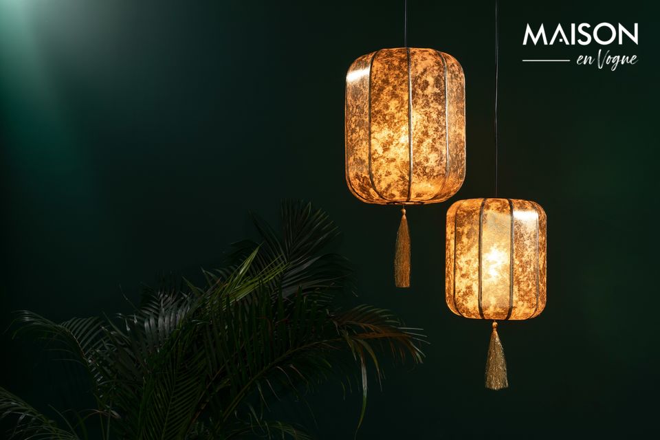 Questa graziosa lampada si ispira a un\'antica lanterna cinese
