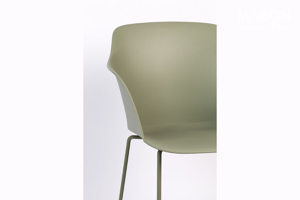 Questa sedia Tango Green immaginata da Zuiver assicura uno spirito industriale nella vostra stanza