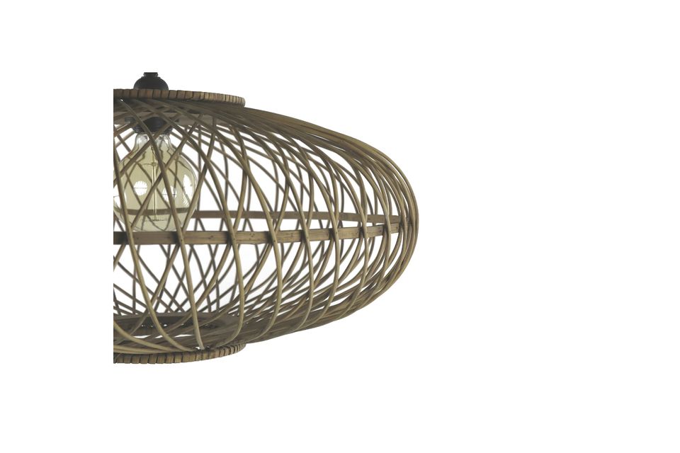Optate per il naturale con questo lampadario interamente realizzato in bambù.