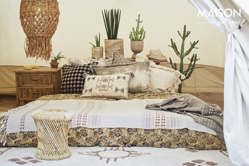 Bel tappeto etnico di ispirazione marocchina in cotone bianco avorio