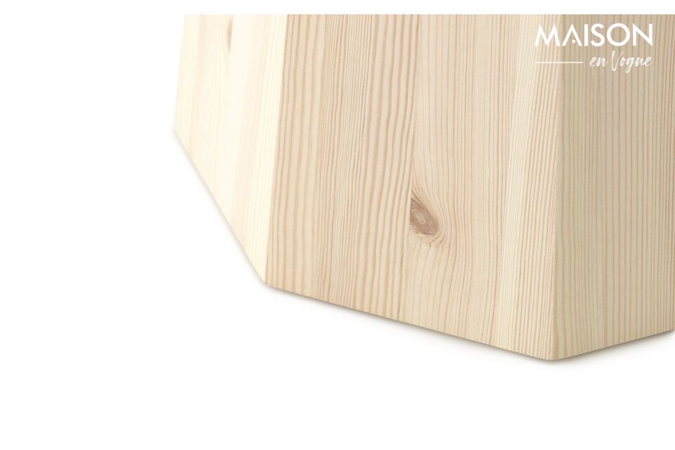 L\'ampia base in legno, unica nel suo genere, fa risaltare questo tavolino in pino