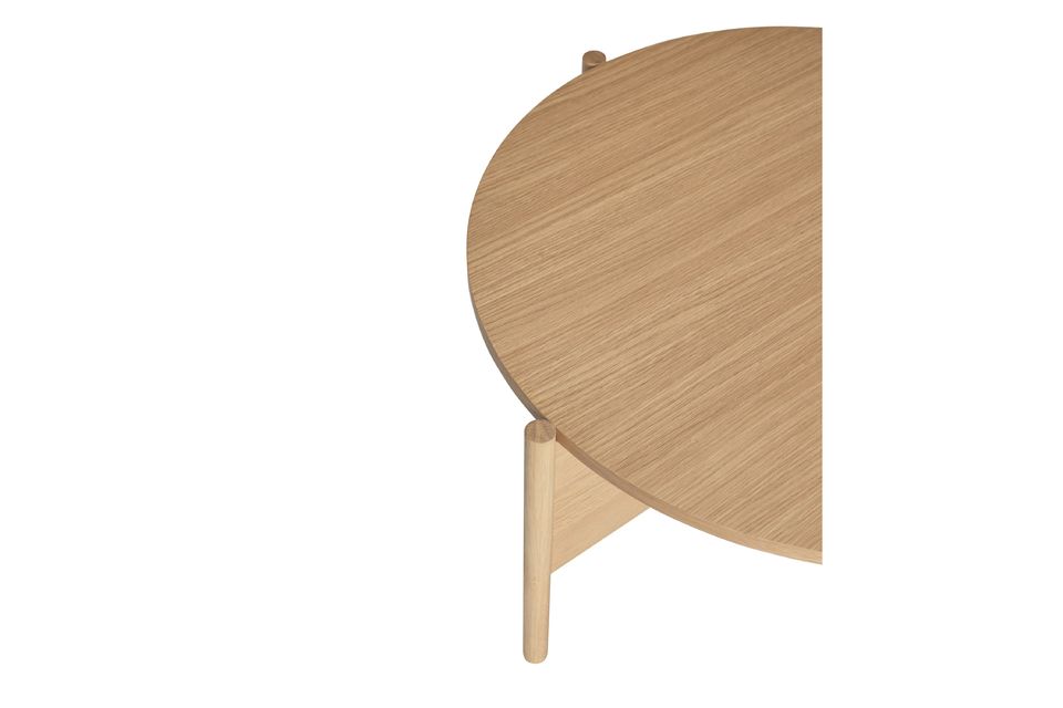 Tavolo in legno semplice e moderno