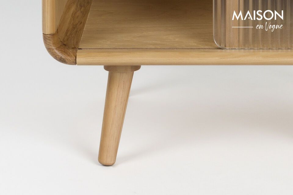 La sottile e calda texture del legno invita a un tocco sensuale