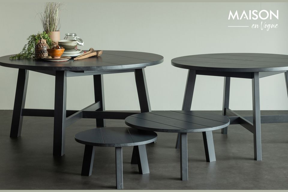 Questo tavolino fa parte della serie di mobili Benson del marchio olandese WOOD