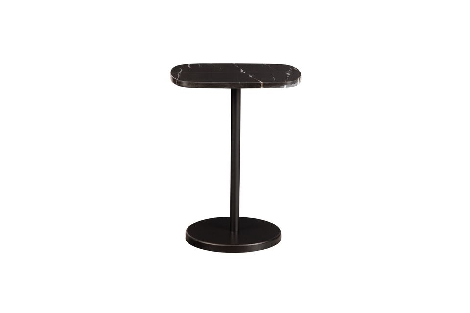 Il tavolino in marmo nero Fola dona da solo un tocco di raffinatezza a qualsiasi interno