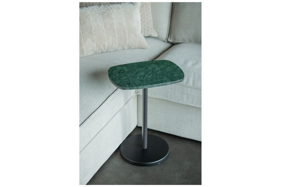 Tavolino in marmo verde Fola, pratico ed elegante