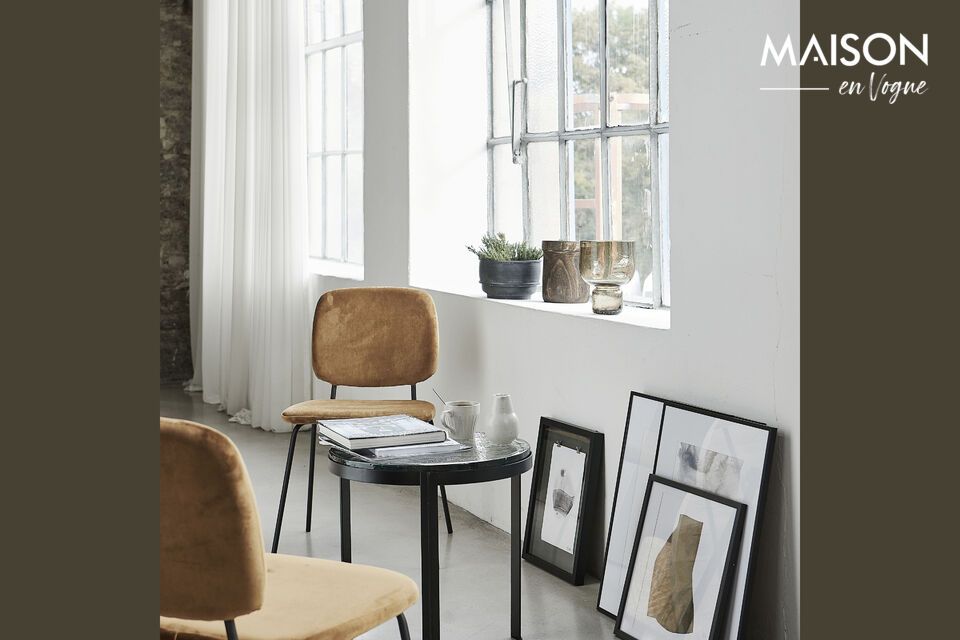 Eleganza minimalista, sofisticato ferro nero per ogni arredamento.