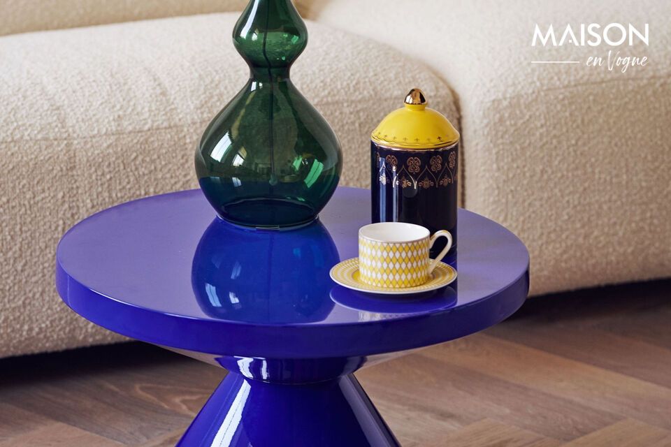 Il tavolino Zig Zag è un gustoso mix di minimalismo, eleganza e originalità