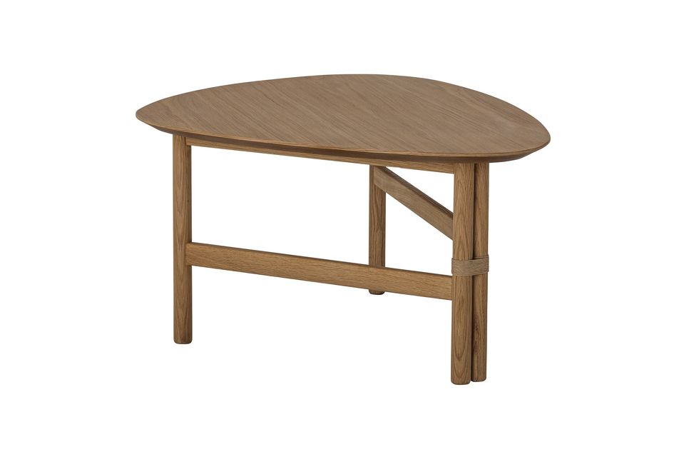 Il tavolino Koos di Bloomingville adotta un design nordico e pulito ed è impiallacciato in rovere