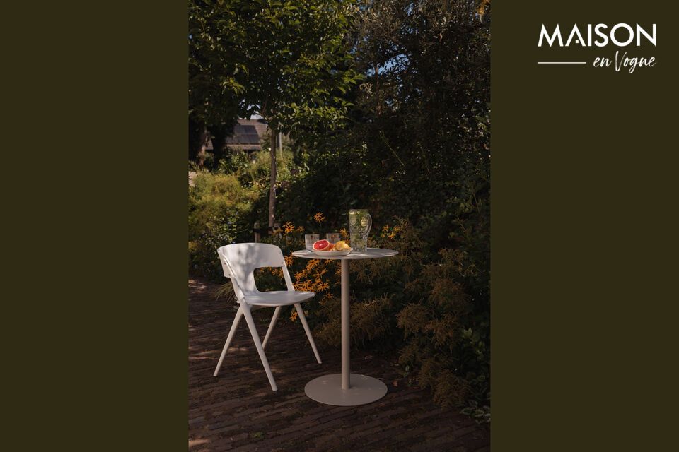 Eleganza minimalista per momenti di convivialità.