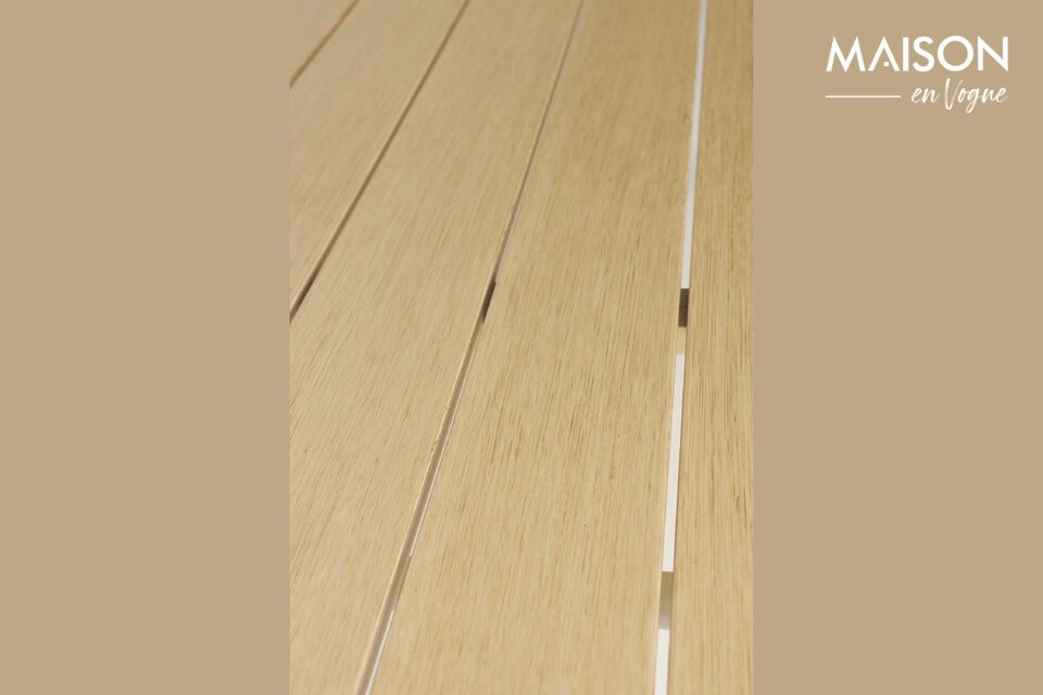 Il tavolo da giardino in alluminio Beige vista evoca l\'arte di stare all\'aria aperta e il piacere
