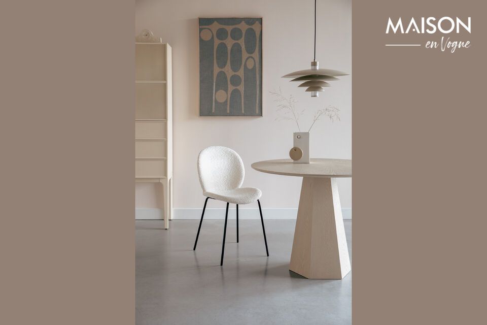 Il tavolo da pranzo Pilar in impiallacciato di frassino beige offre un\'eccezionale serenità visiva