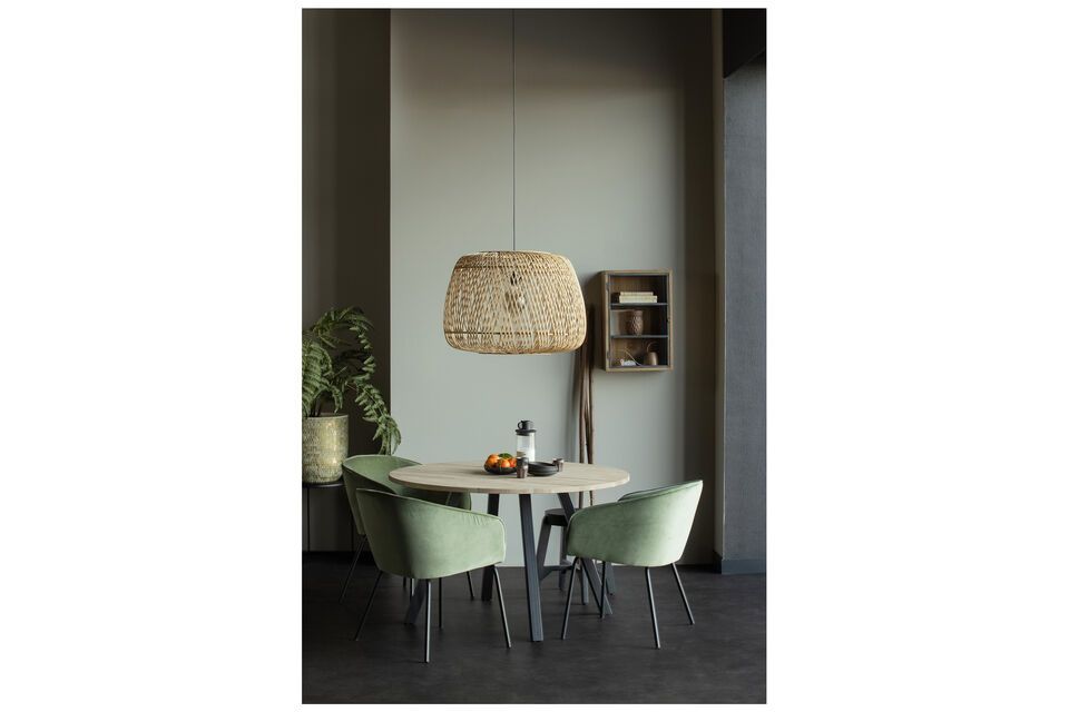 Il tavolo Tablo in rovere massiccio è una scelta perfetta per gli amanti del design minimalista e