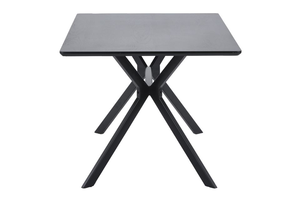 È di forma rettangolare e progettato per essere utilizzato come tavolo da pranzo
