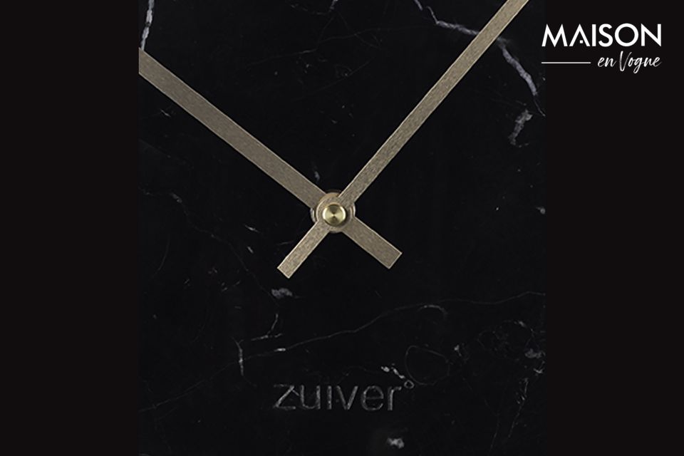L\'orologio in marmo nero Time Marble è un elegante accessorio che valorizzerà i vostri interni
