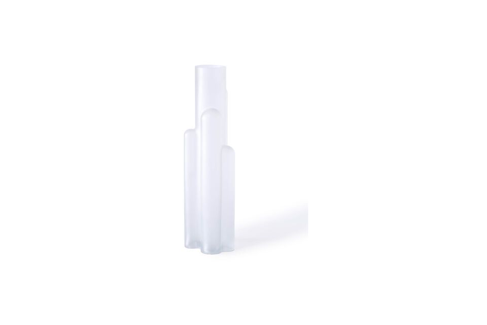 Il vaso Metropolis in vetro soffiato bianco ha un design unico e originale