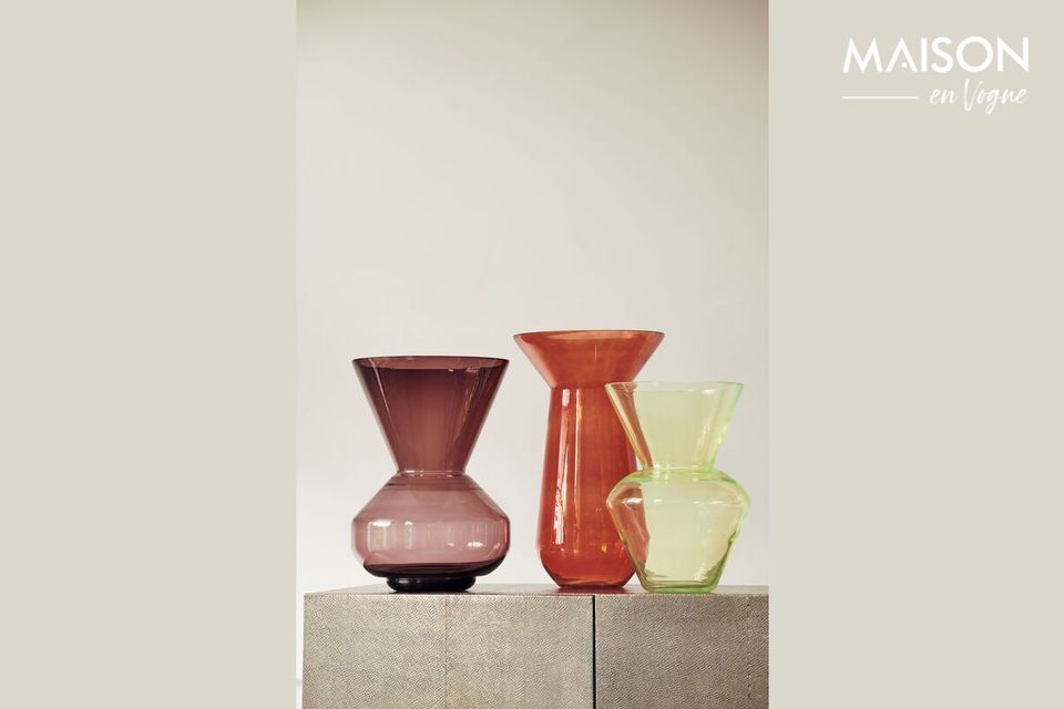 piccolo vaso in vetro viola, contemporaneo e originale