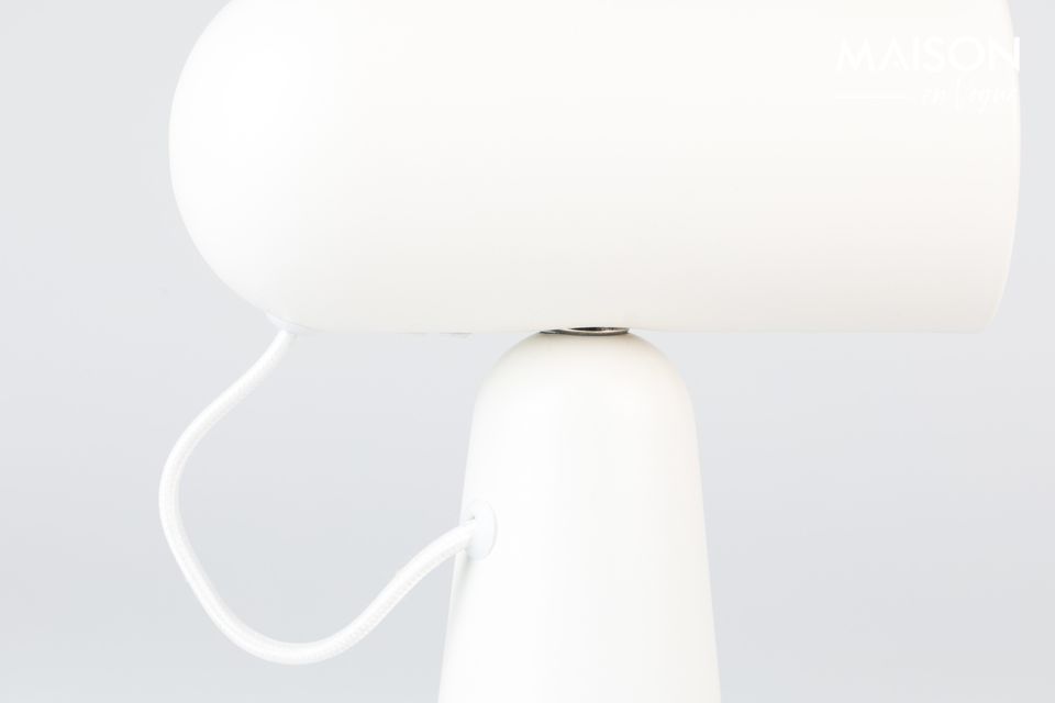 Estetica e pratica, la lampada da scrivania Vesper bianca è un elemento d\'arredo di base